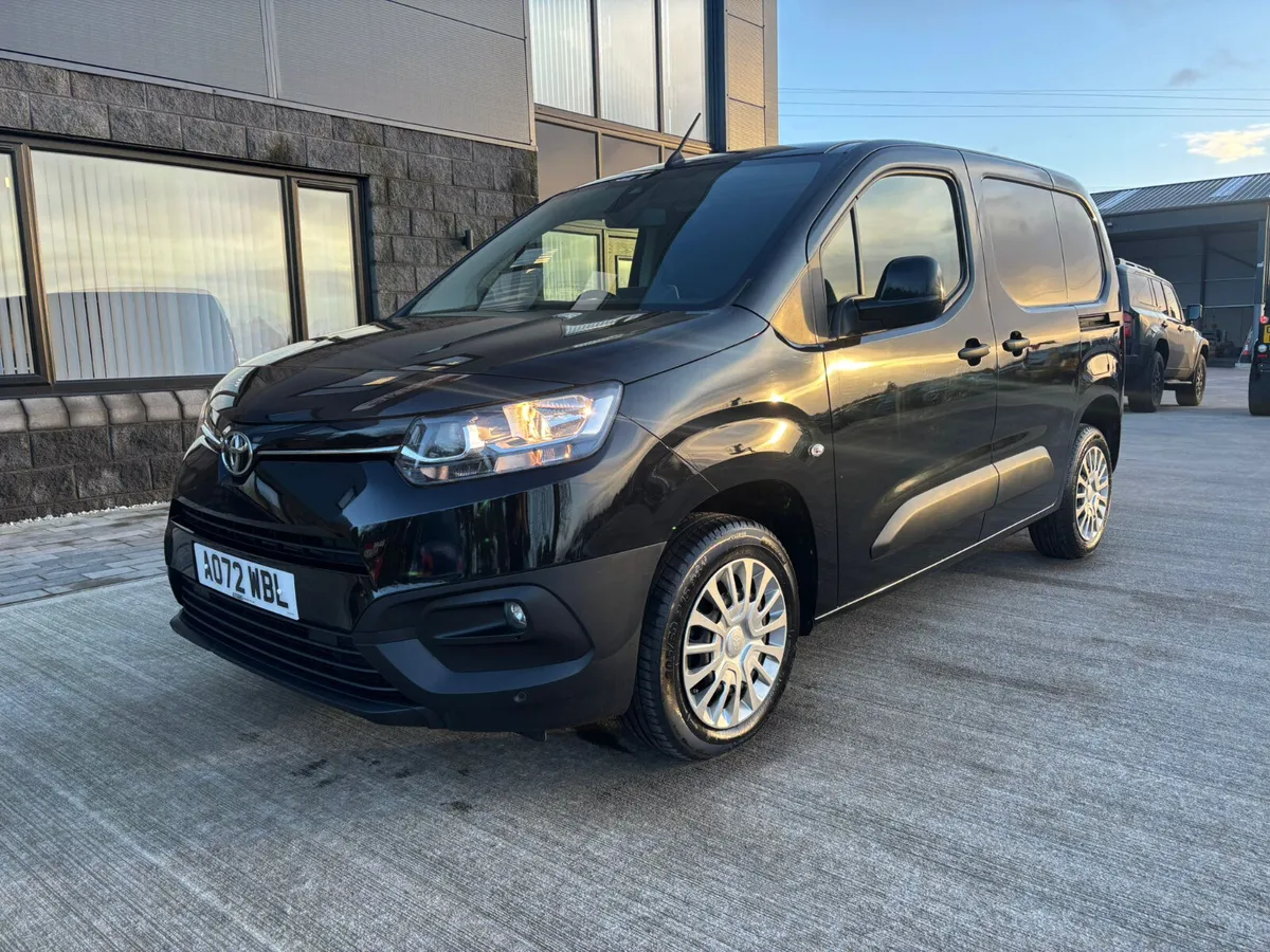 NOV 2022 Toyota Prace FULL YEARS MOT - Image 4