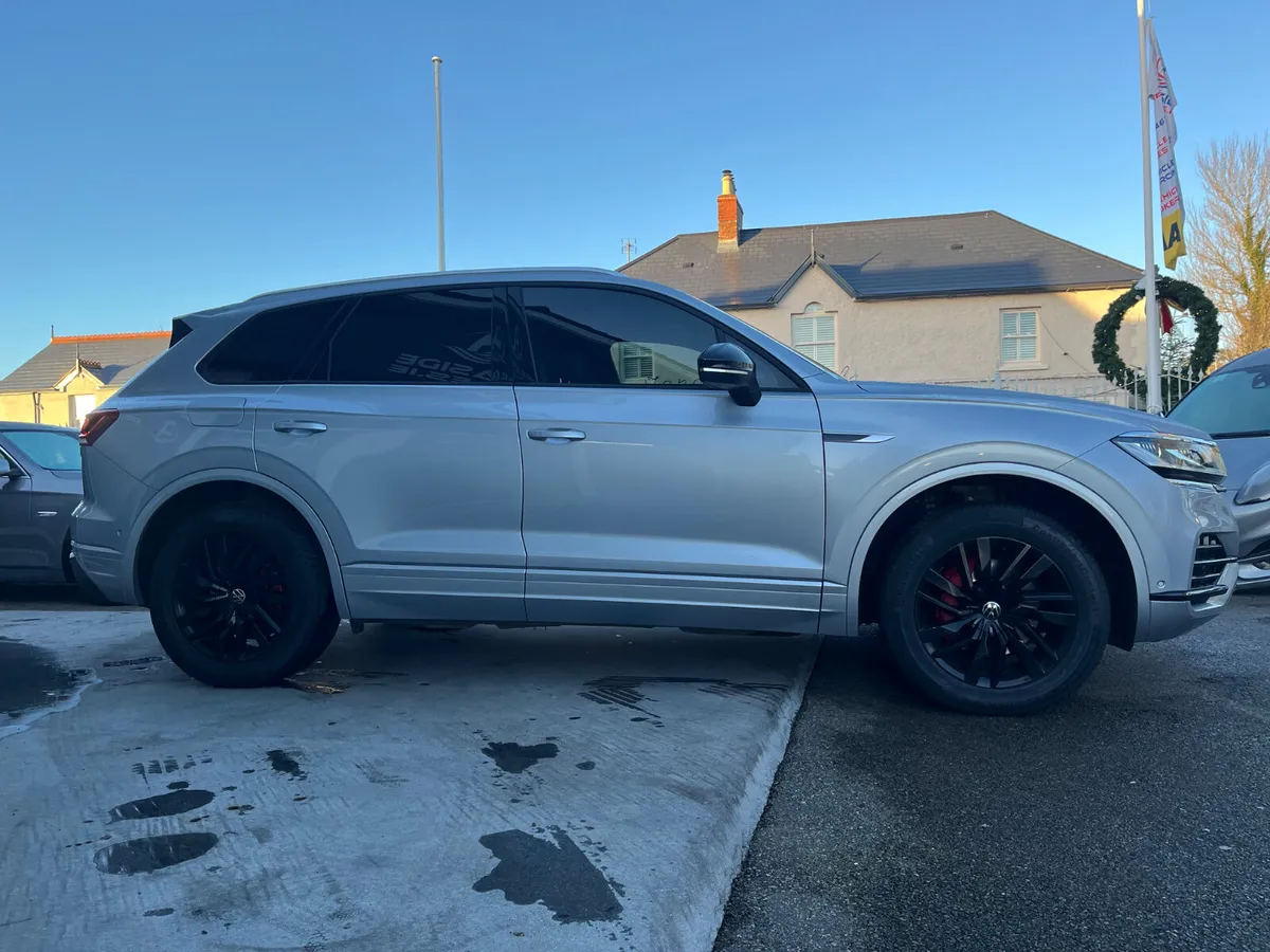 211 Volkswagen Touareg commercial - Image 4