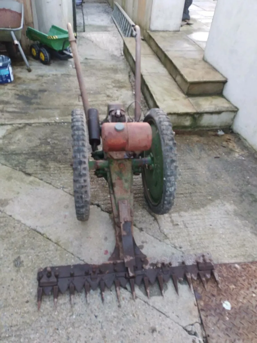 Old vintage mower - Image 1