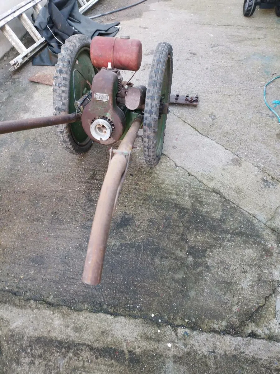 Old vintage mower - Image 4