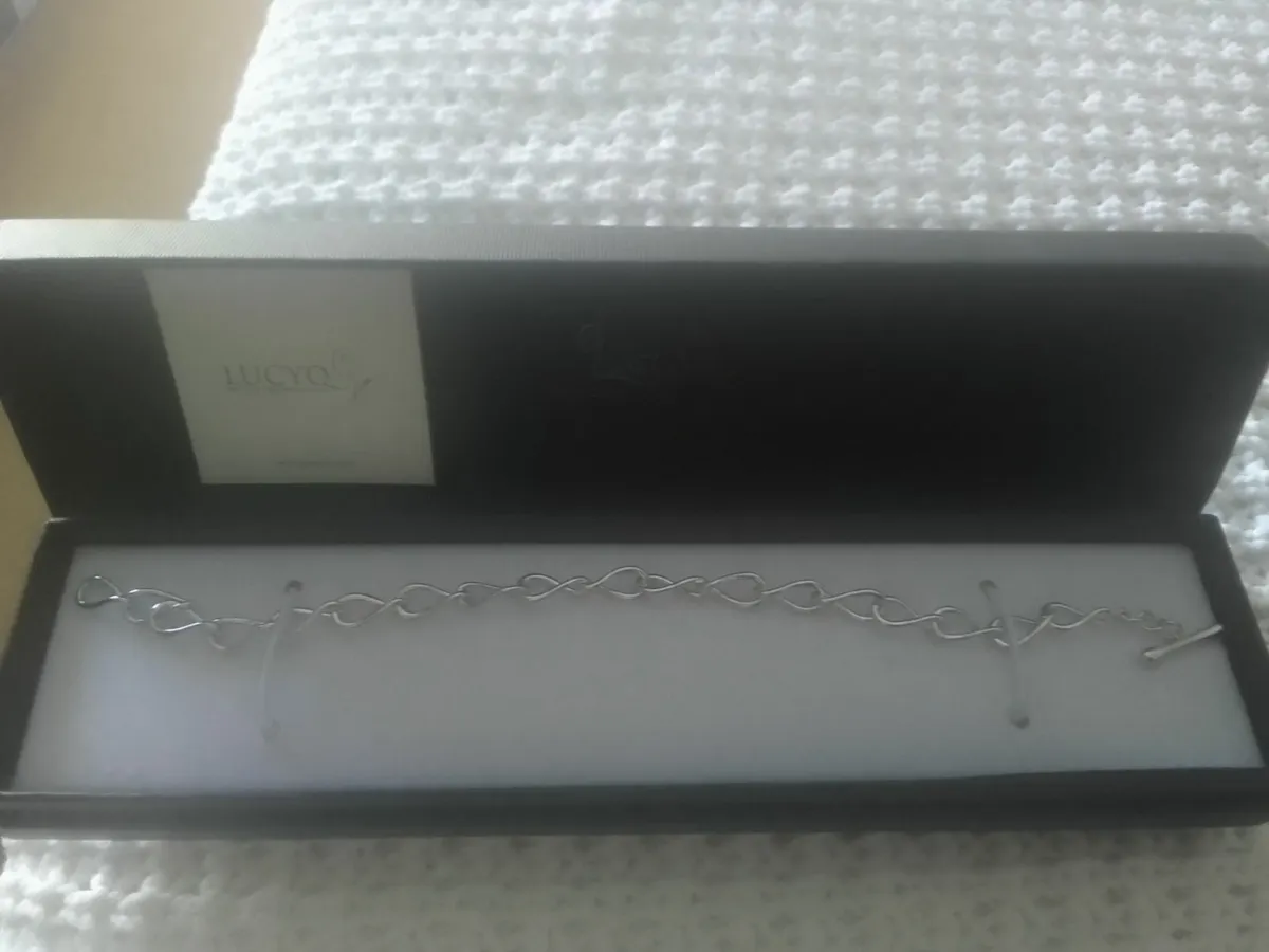 STERLING SILVER T BAR  DESIGNER BRACELET 7.5-8 - Image 2