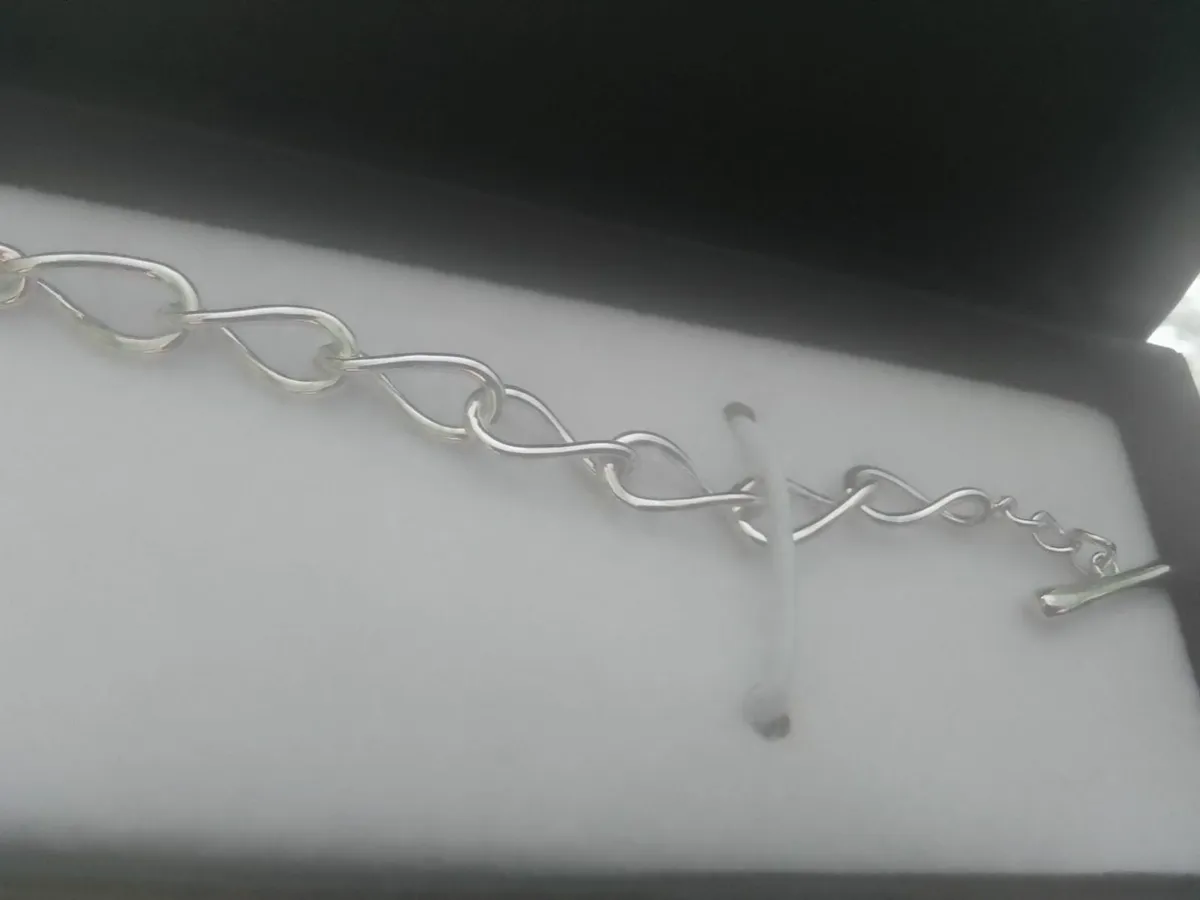 STERLING SILVER T BAR  DESIGNER BRACELET 7.5-8 - Image 3