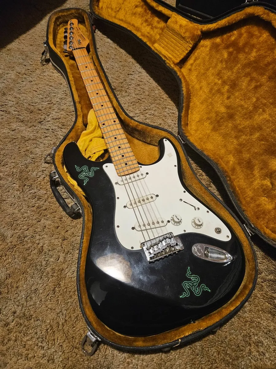 Electric Guitar,  Amp, Case, Strap, Cable - Image 1