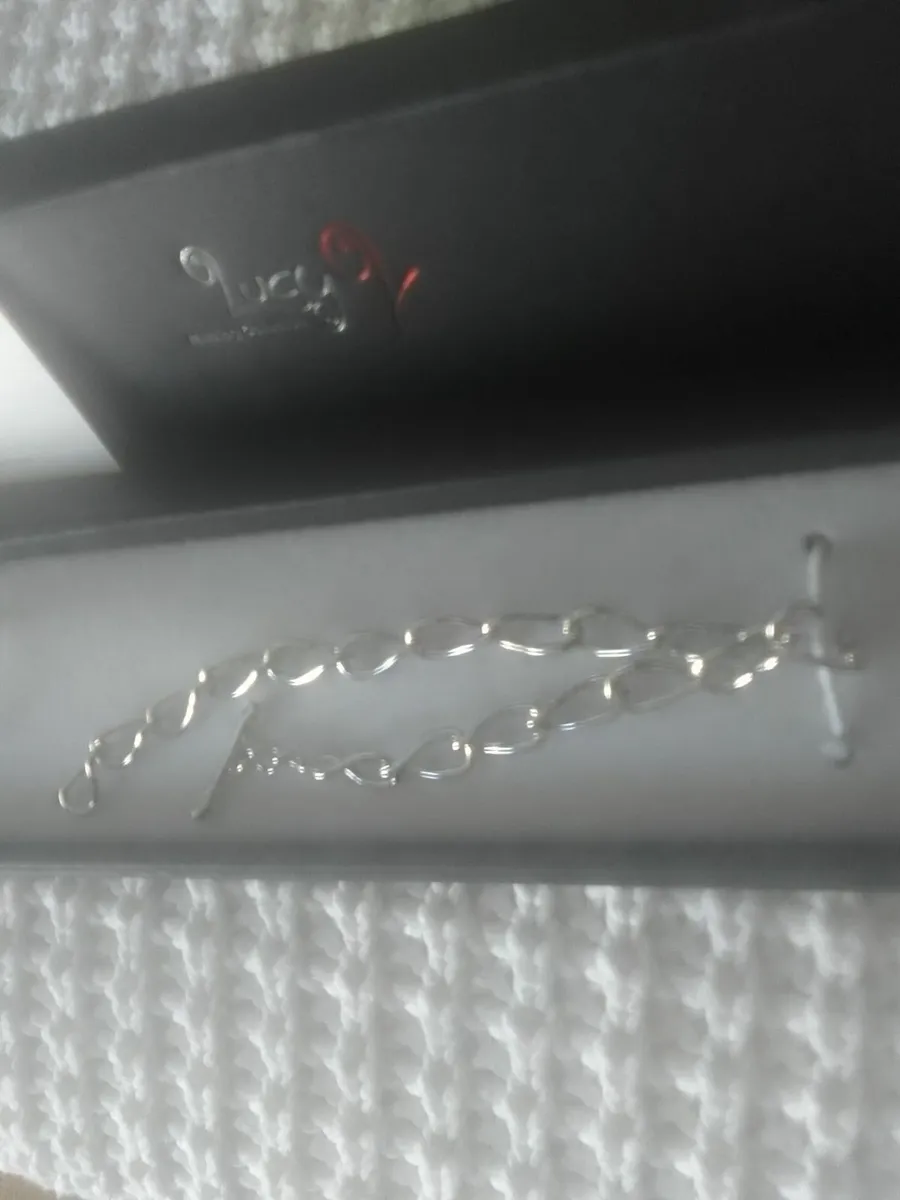 STERLING SILVER T BAR  DESIGNER BRACELET 7.5-8 - Image 1