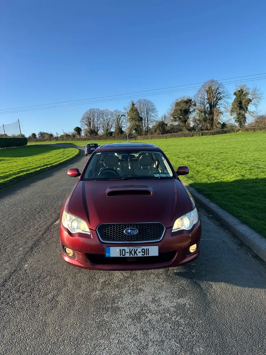 Subaru Legacy 2010 - Image 2