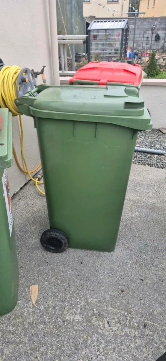 Wheelie bins - Image 1