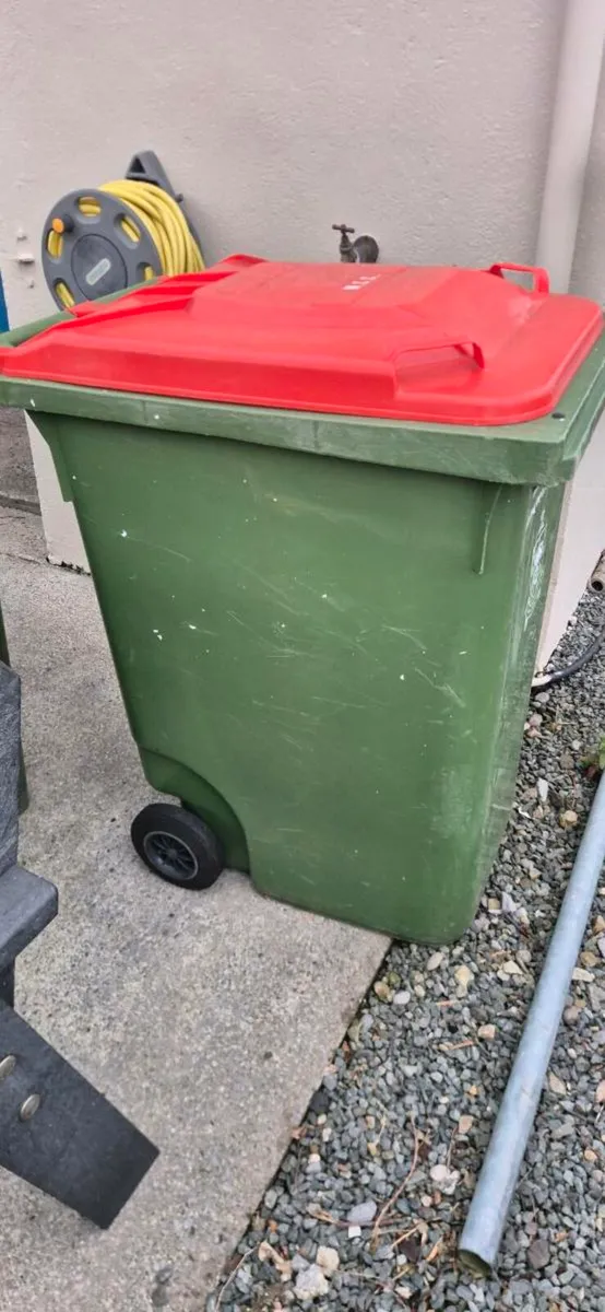 Wheelie bins - Image 3