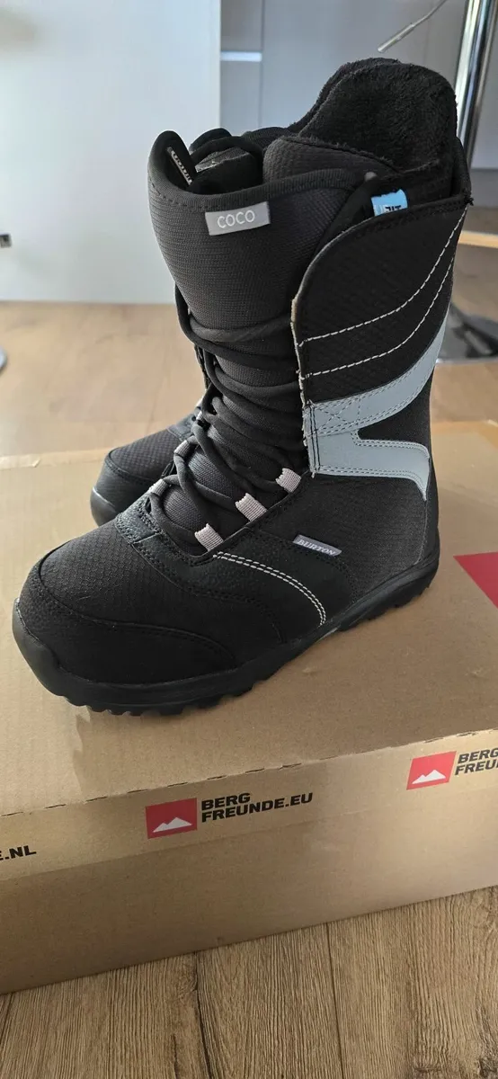 Burton Women Snowboarding Boots - Image 3