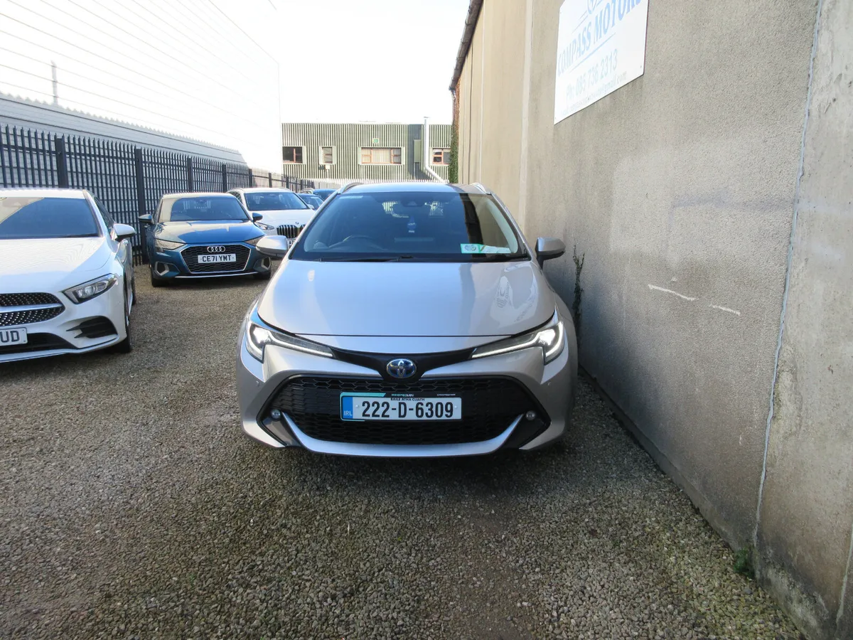 Toyota Corolla 1.8 HYBRID AUTOMATIC - Image 2