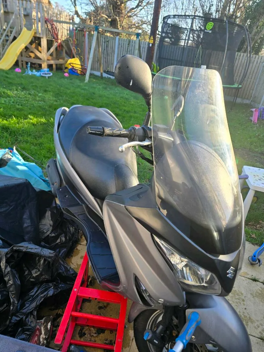 Suzuki Burgman 200 - Image 1