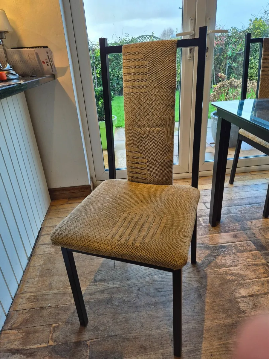 Dining table and chairs - Image 1