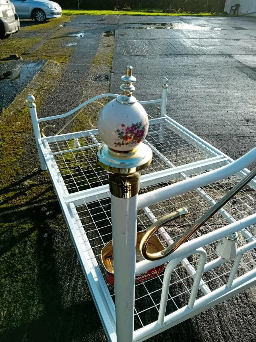 Metal double bed - Image 2