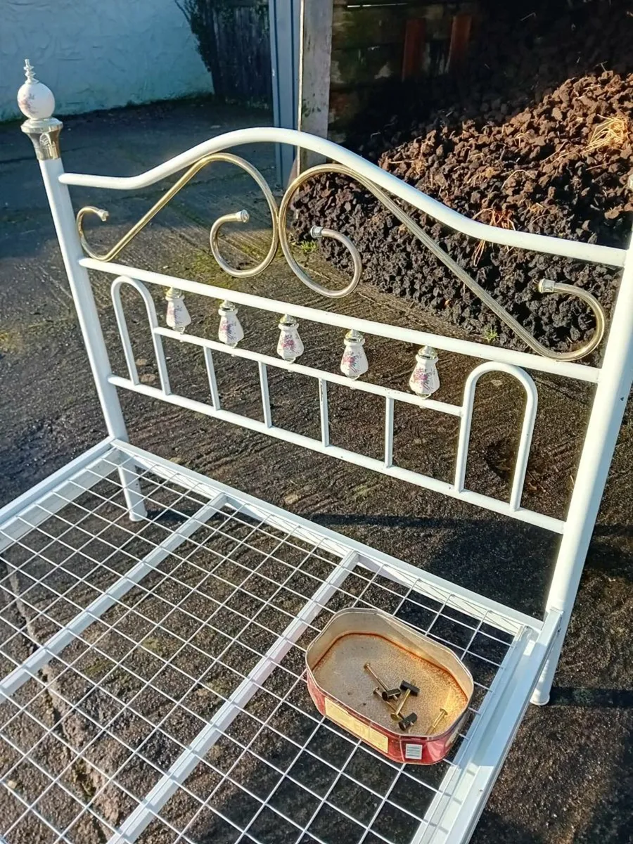 Metal double bed - Image 4