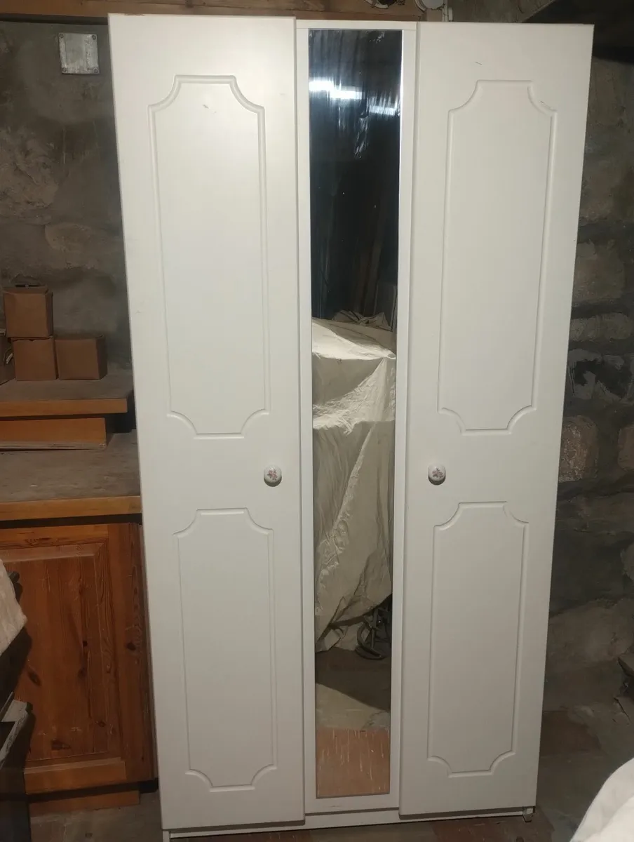 Bedroom furniture - Image 1