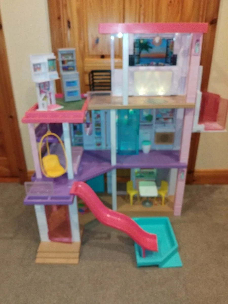 Barbie doll house - Image 1