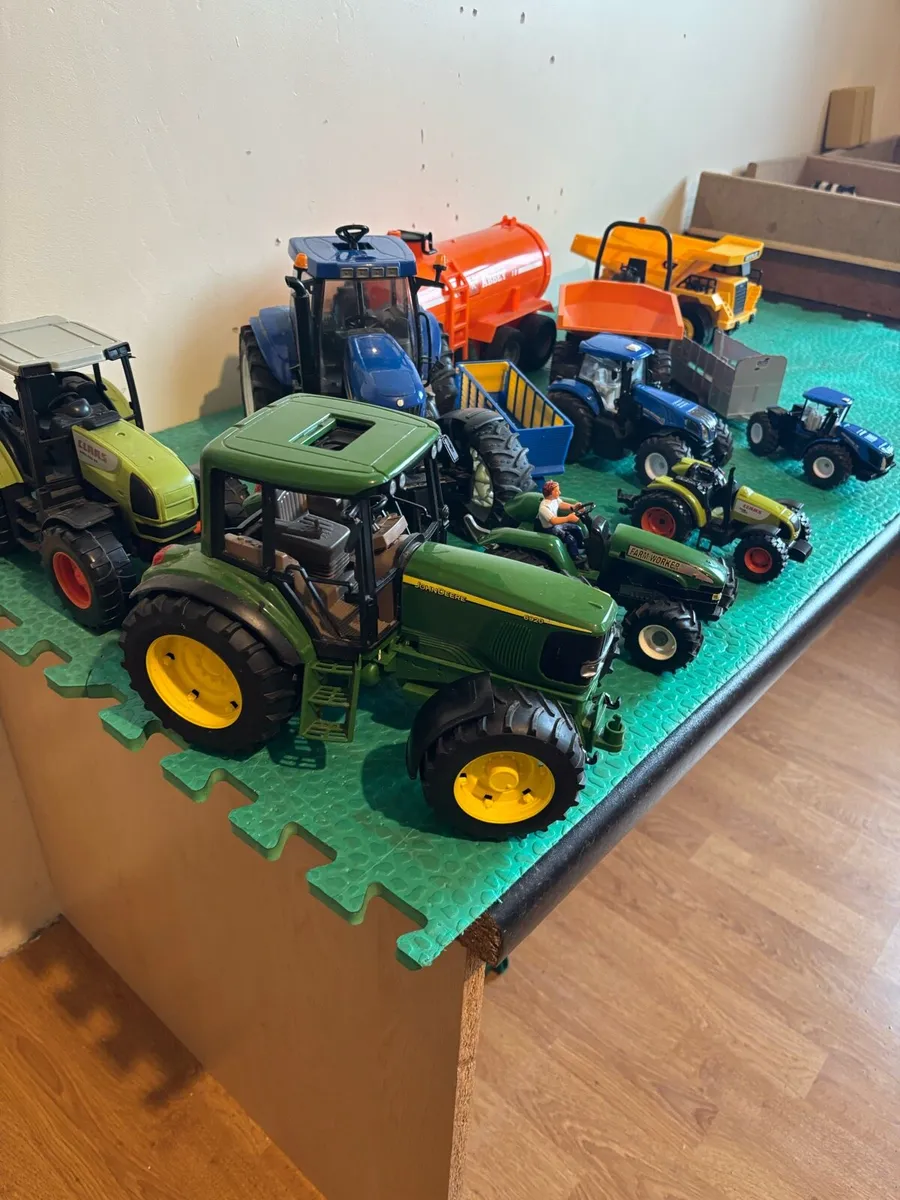 Toy tractors - Image 1