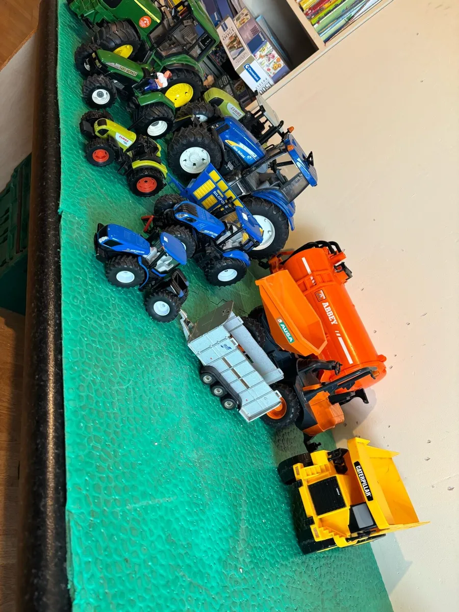 Toy tractors - Image 2