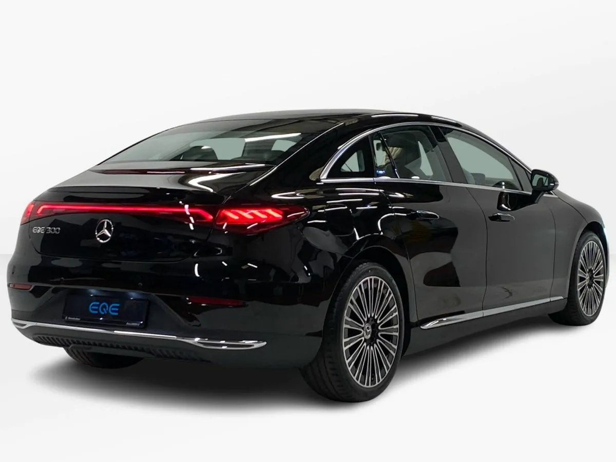 Mercedes-Benz EQE EQE 300 | Heated Seats, Reversin - Image 4