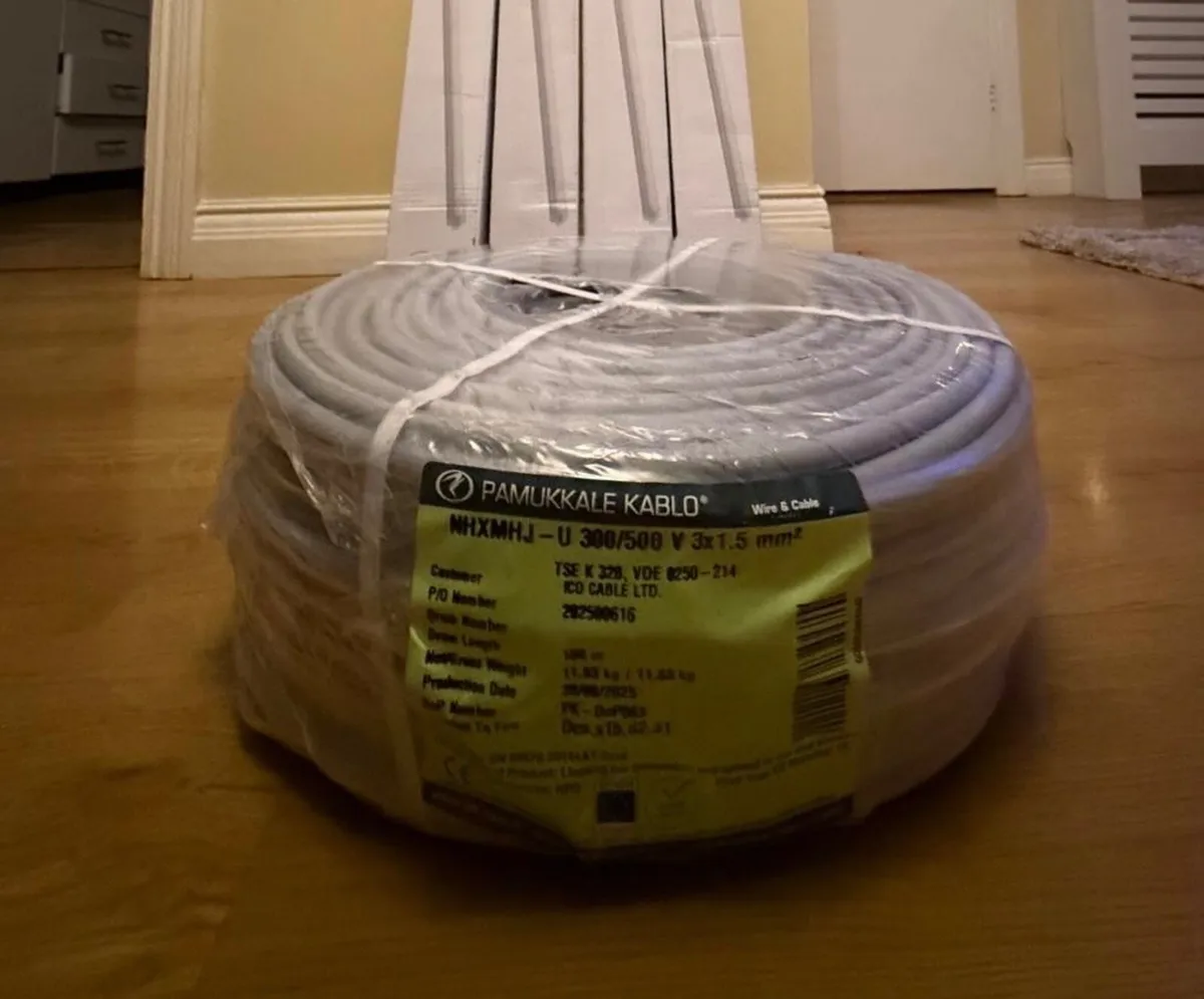 Cable  3 X 1.5 NYMJ / Rusi 100 Metre Roll - Image 1