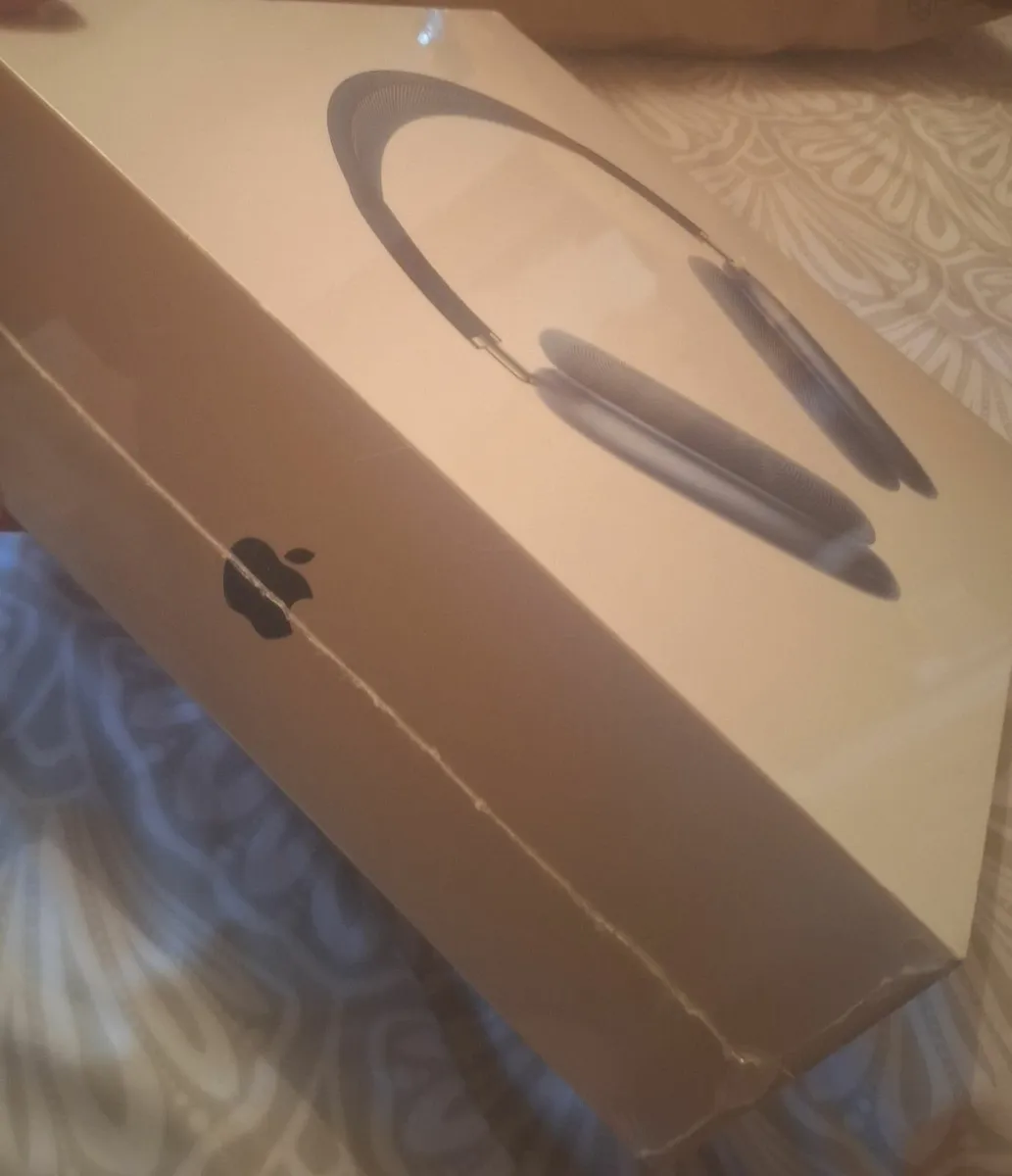 Apple airpods headset - Image 1