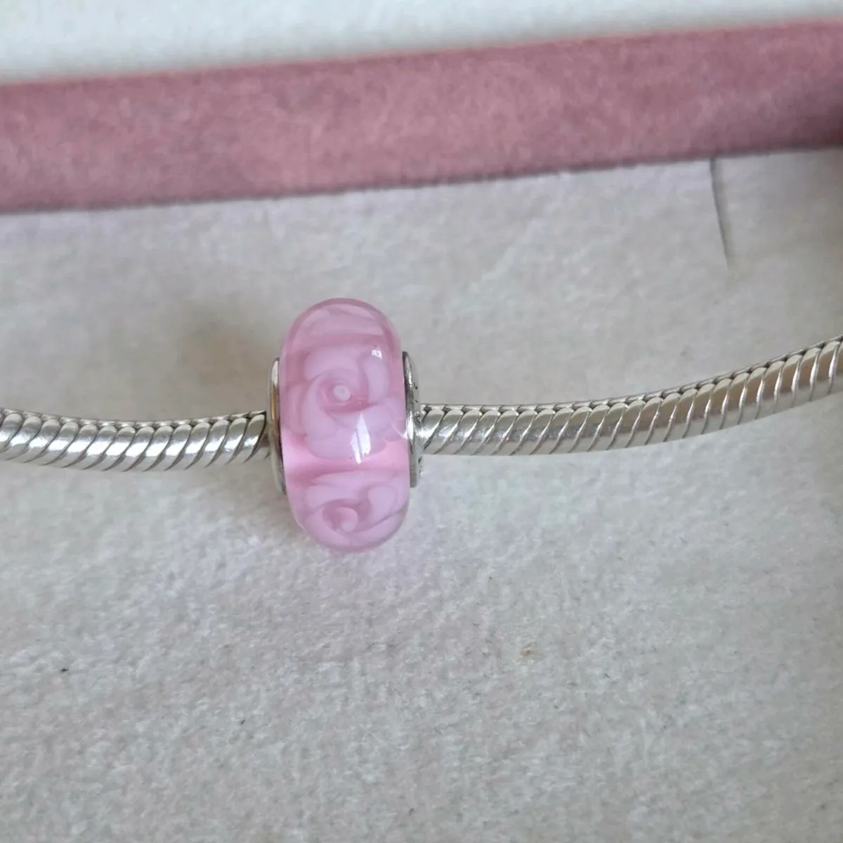 Pandora charm rose murano glass - Image 1