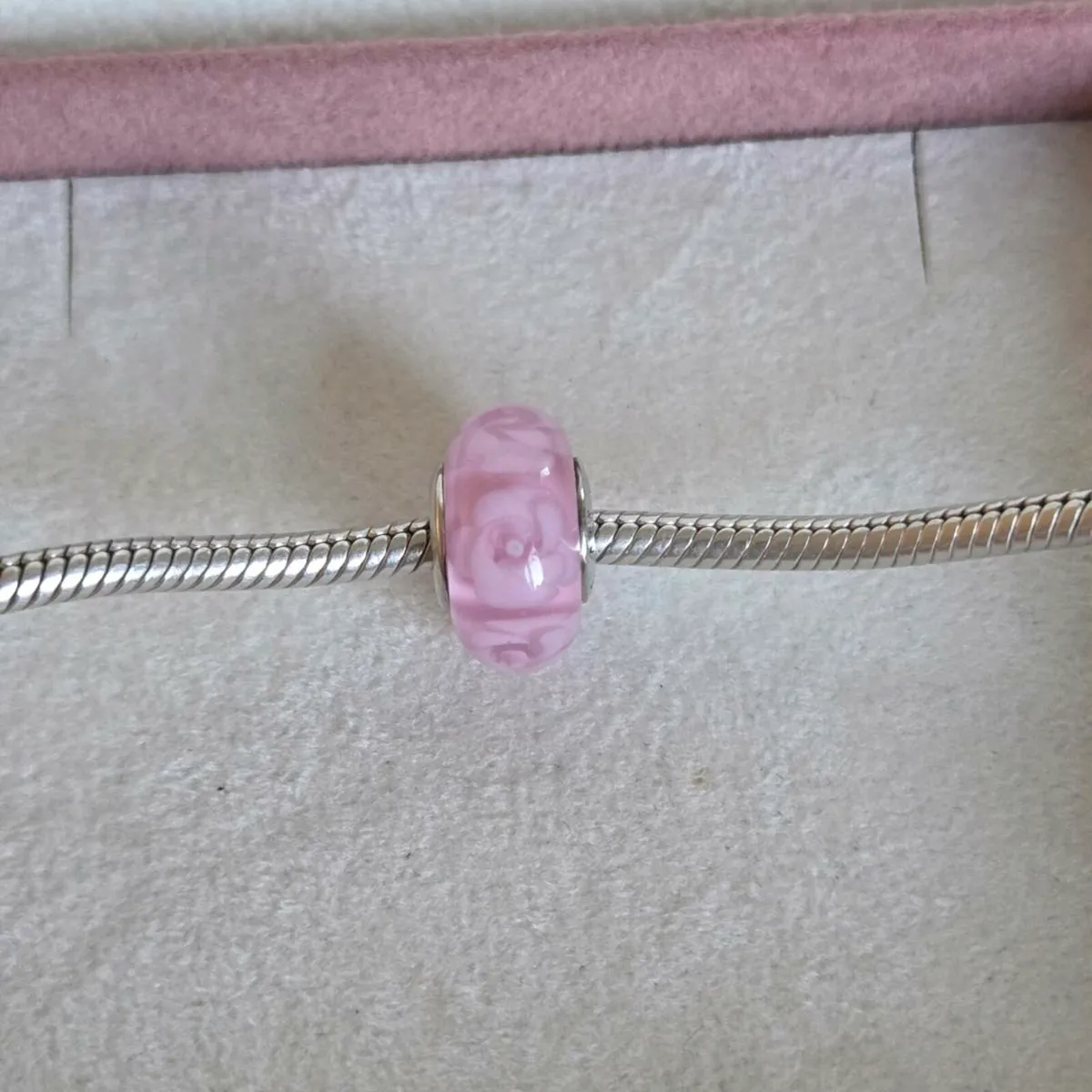 Pandora charm rose murano glass - Image 2