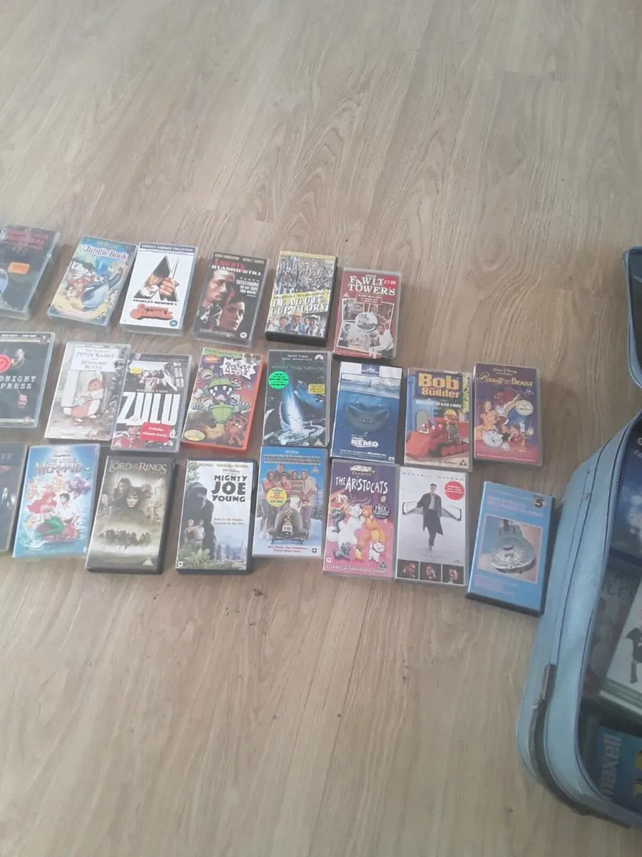 Vhs tapes loads of 1 euro each - Image 1