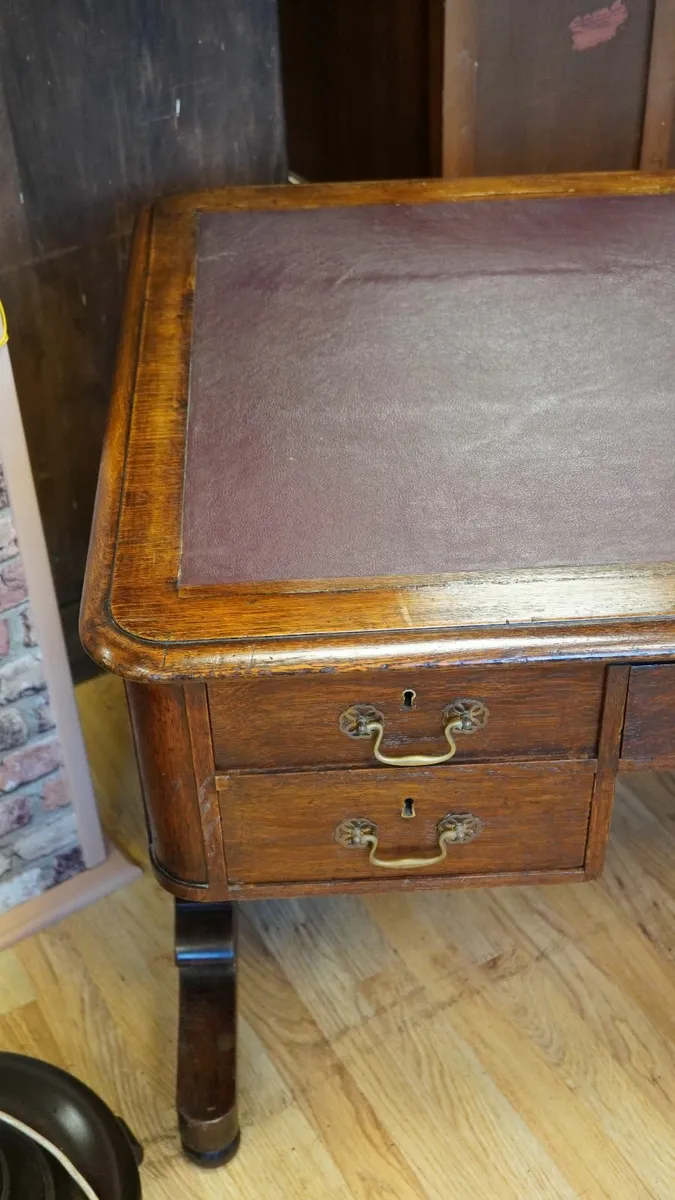 Late Victorian Solid Oak Partner’s Desk with Leath - Image 3