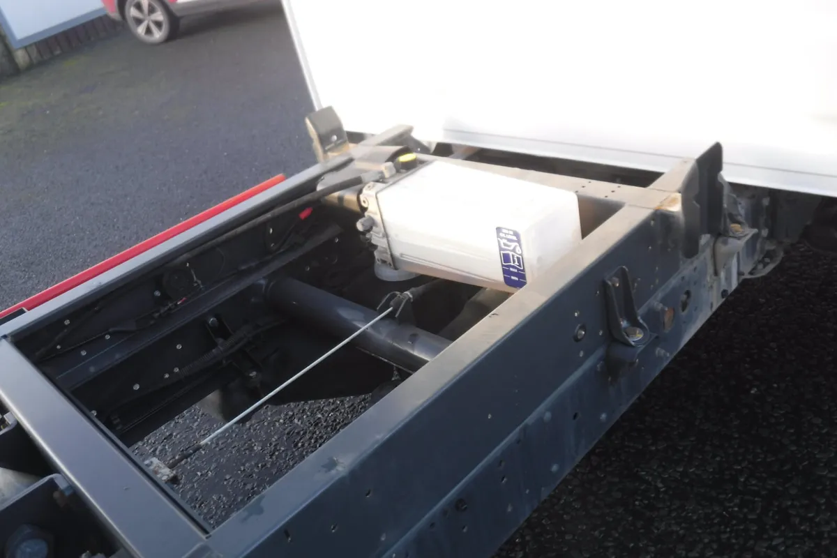 Iveco Daily 2022 35 140 3500kg twin wheel tipper . - Image 4