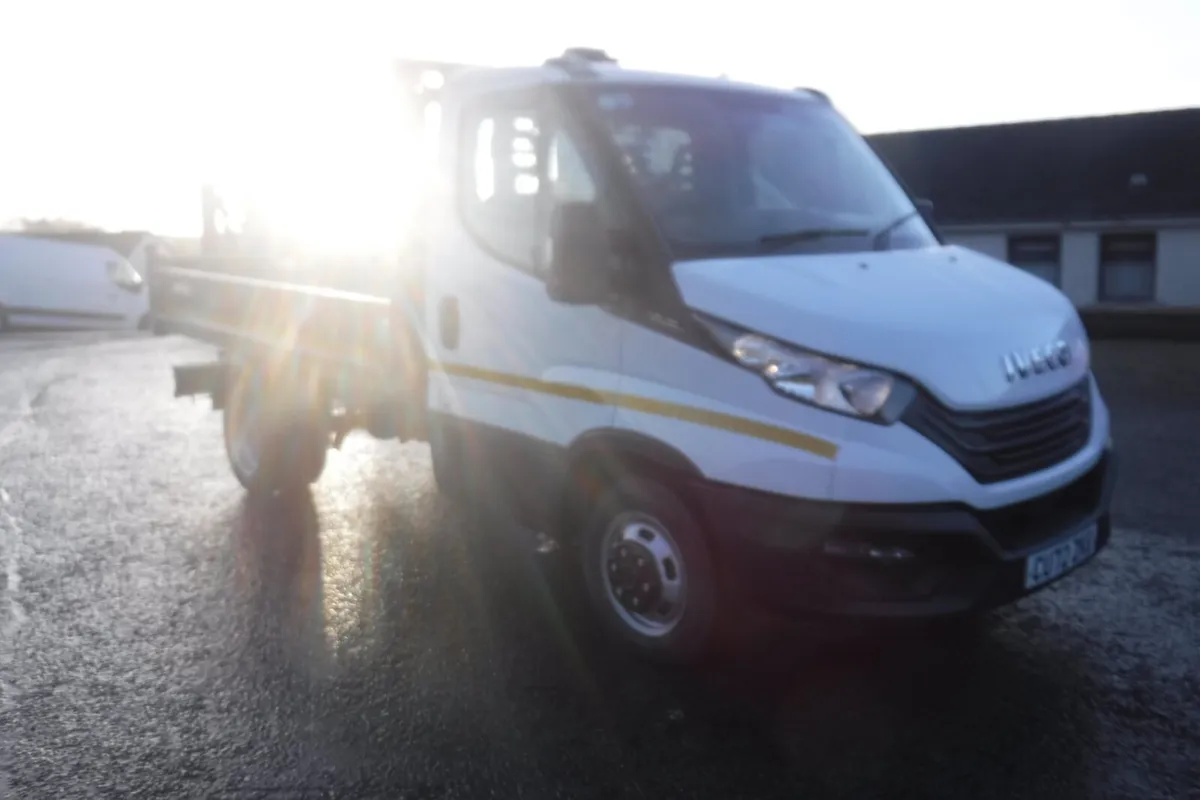 Iveco Daily 2022 35 140 3500kg twin wheel tipper . - Image 3