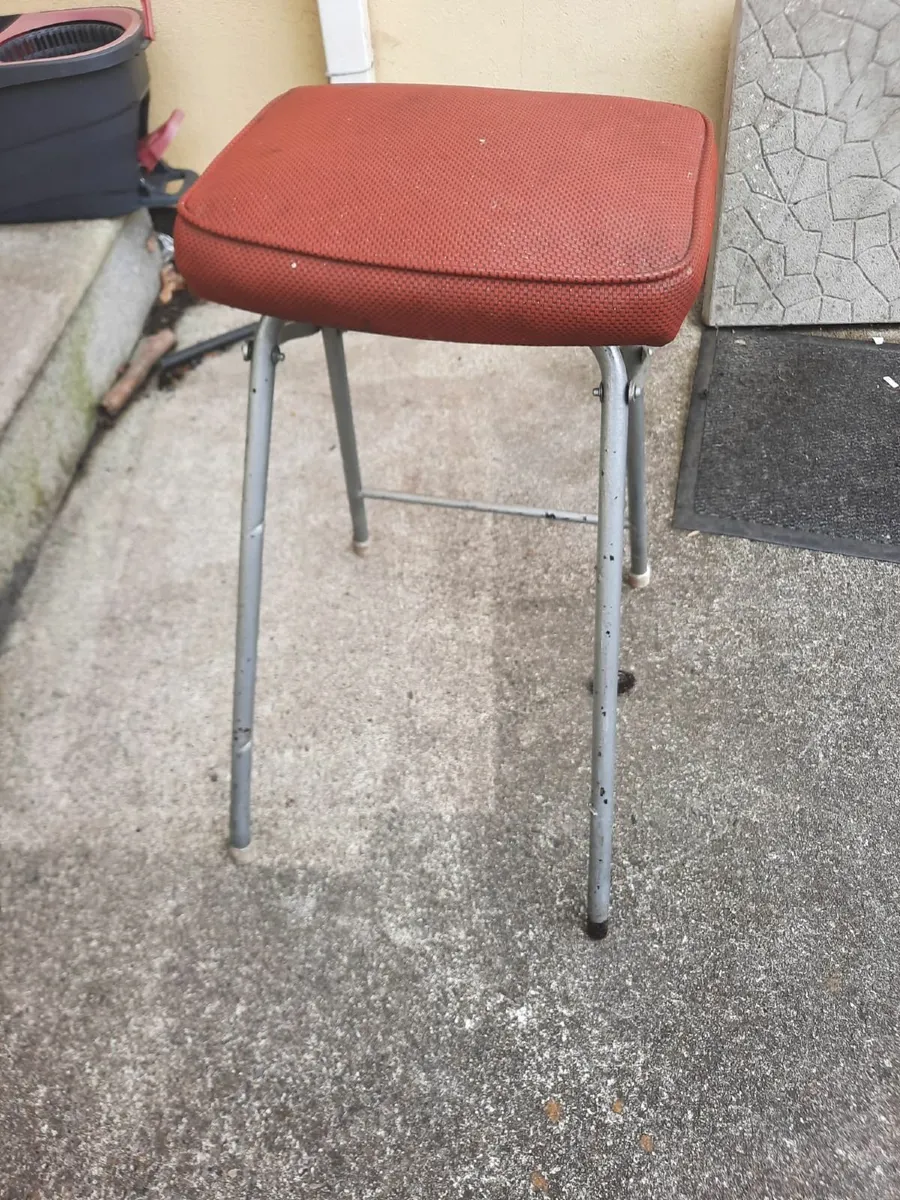Vintage foldable stool - Image 2
