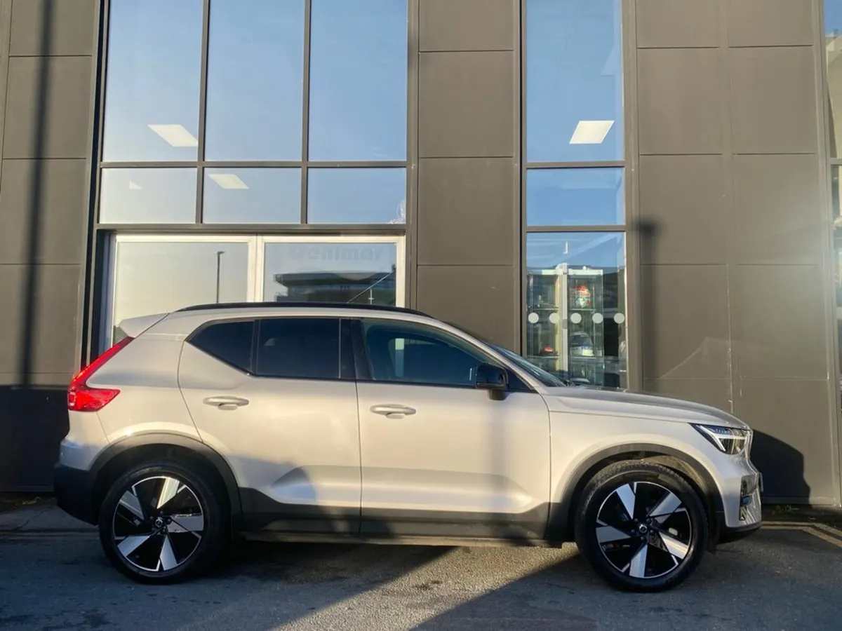 Volvo XC40 *Electric* Dark Plus Recharge Auto EV - Image 4