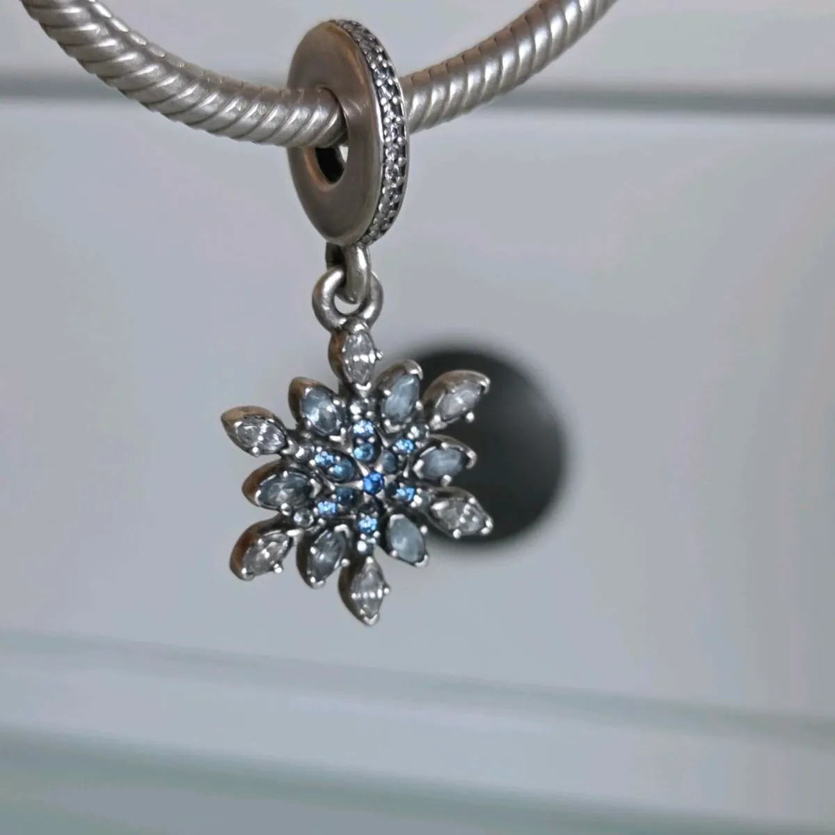 Pandora snowflake dangle charm - Image 1