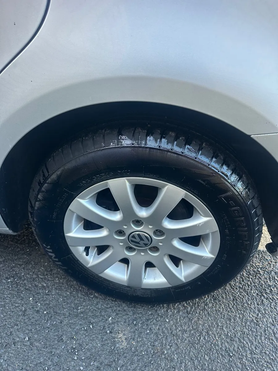 Volkswagen Touran 2014 - Image 1