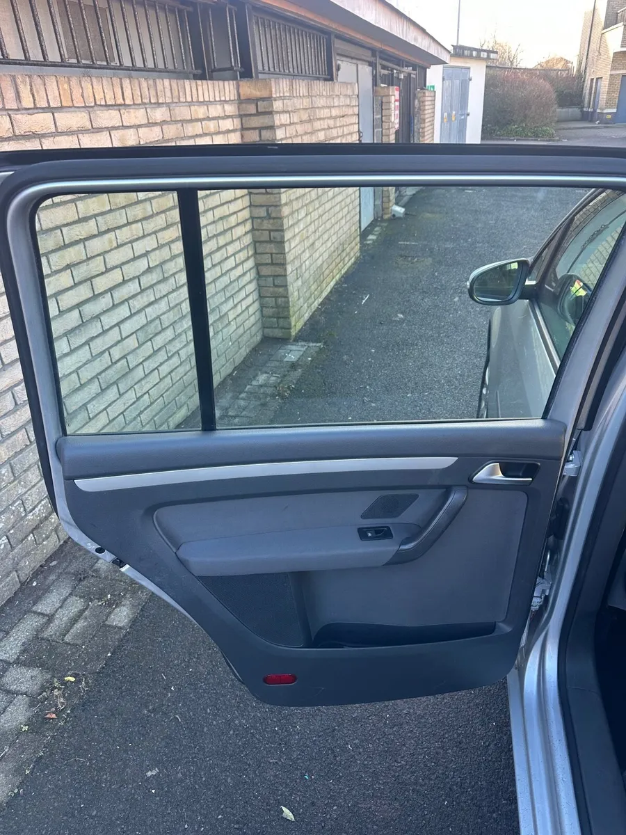 Volkswagen Touran 2014 - Image 4