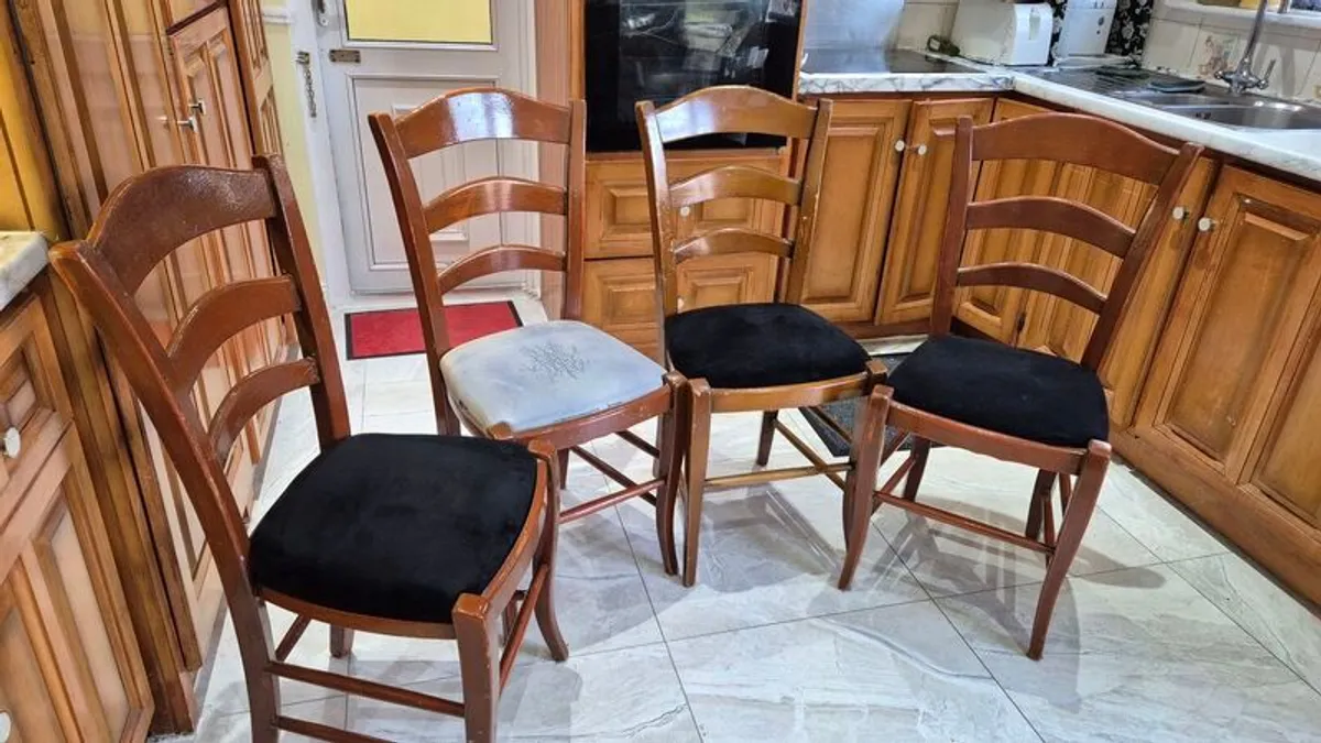 4 wooden kitchen chairs - Image 1