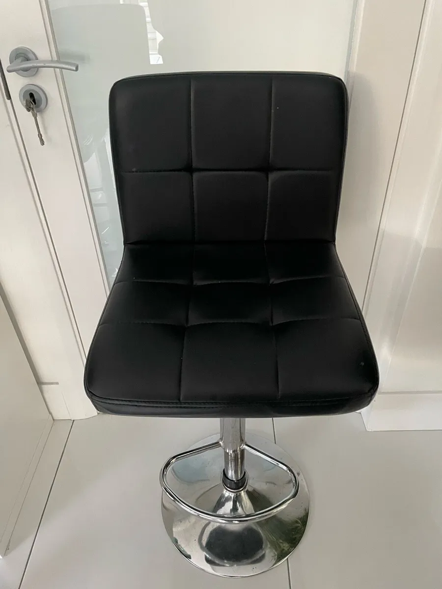 Free Bar Stools x 4 - Image 1