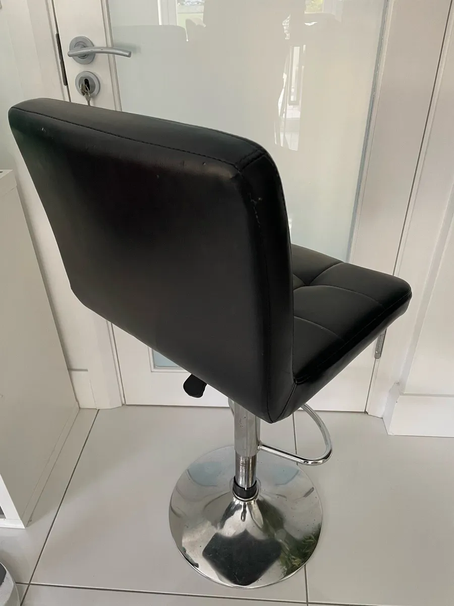 Free Bar Stools x 4 - Image 2