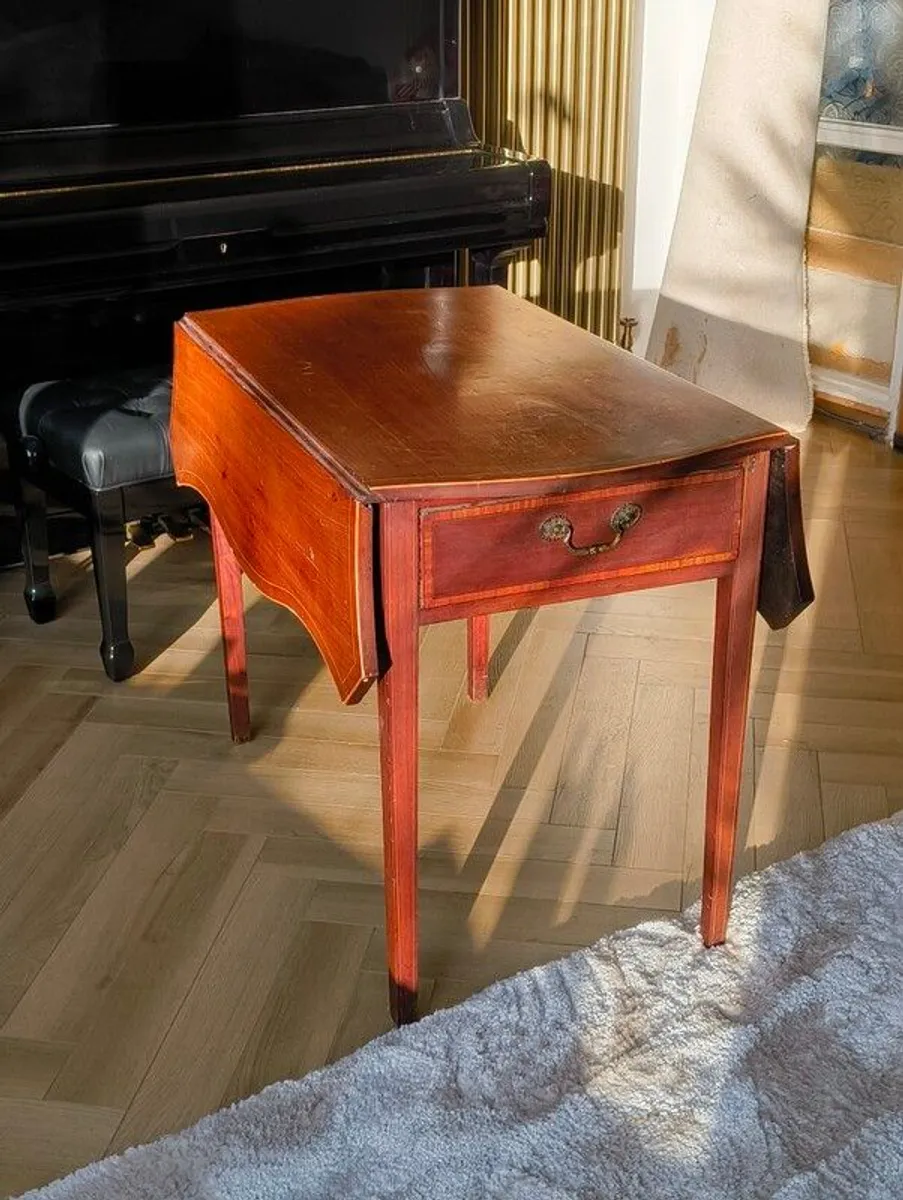 Hekman Traditional Cherry Drop Leaf Pembroke End Table - Image 1