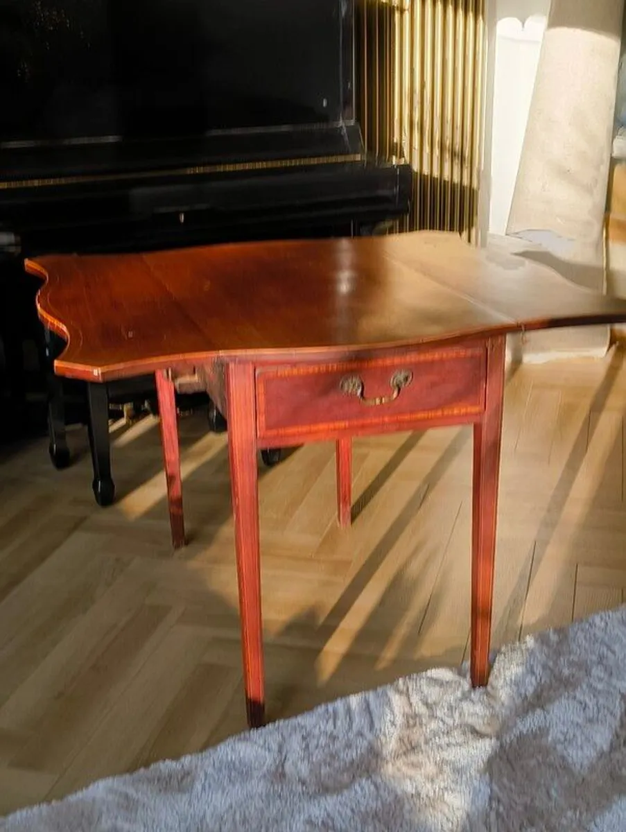 Hekman Traditional Cherry Drop Leaf Pembroke End Table - Image 2