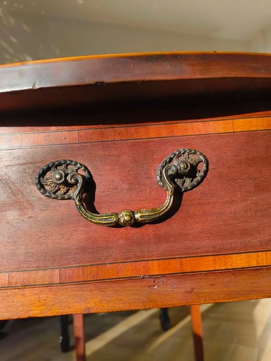 Hekman Traditional Cherry Drop Leaf Pembroke End Table - Image 4