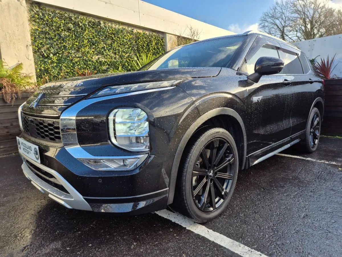Mitsubishi Outlander 2.4 HYBRID / 7 SEATER / EXCEE - Image 1