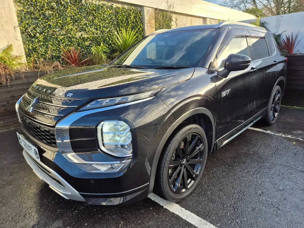 Mitsubishi Outlander 2.4 HYBRID / 7 SEATER / EXCEE - Image 3