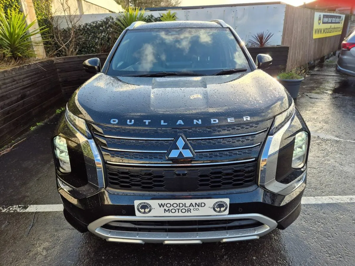 Mitsubishi Outlander 2.4 HYBRID / 7 SEATER / EXCEE - Image 4