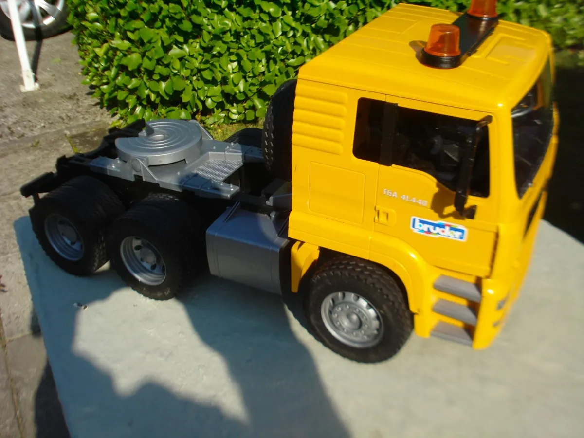 LARGE BRUDER MAN TGA PRIME MOVER TRUCK. 1/16 SCALE - Image 1