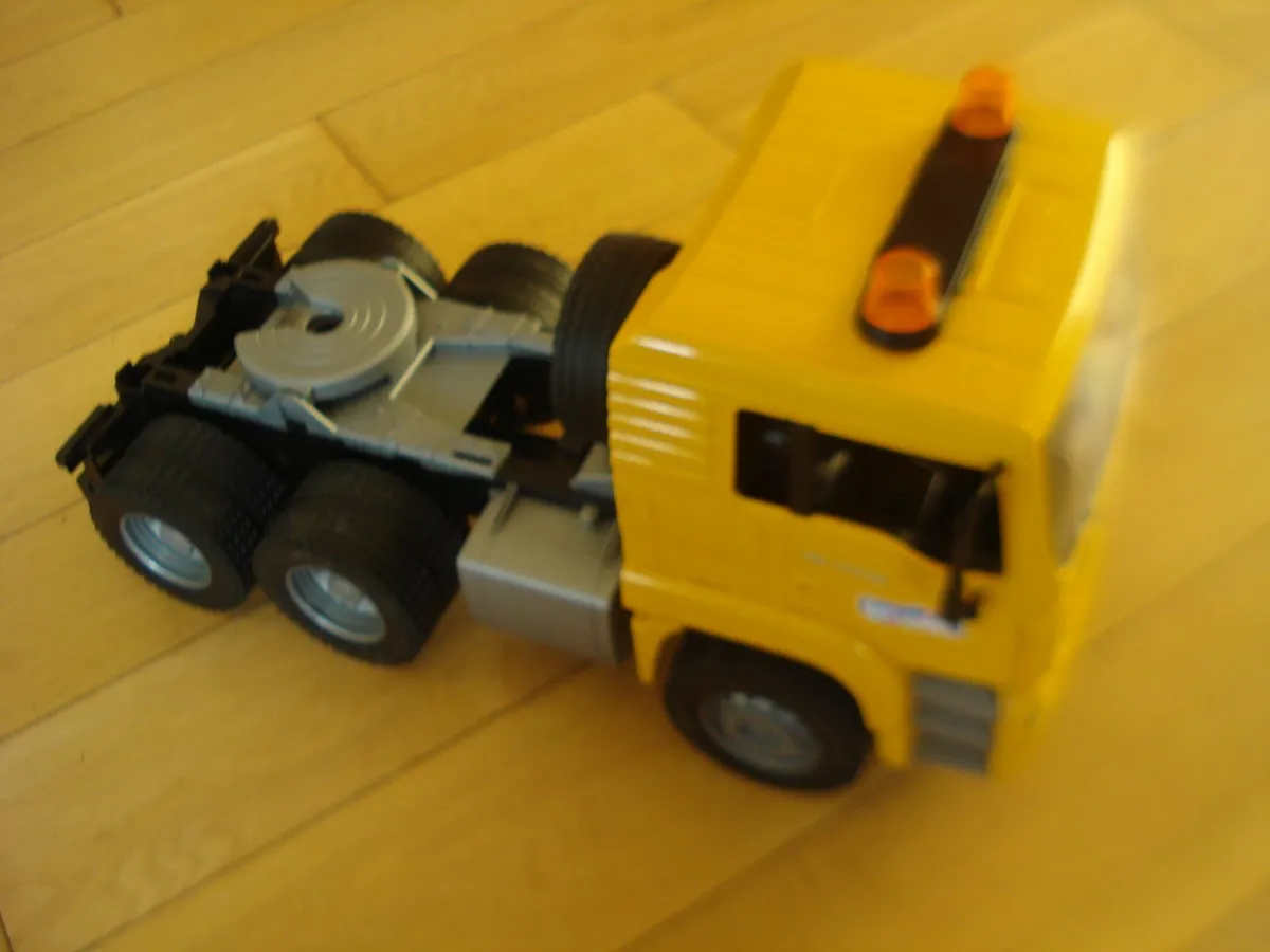 LARGE BRUDER MAN TGA PRIME MOVER TRUCK. 1/16 SCALE - Image 3