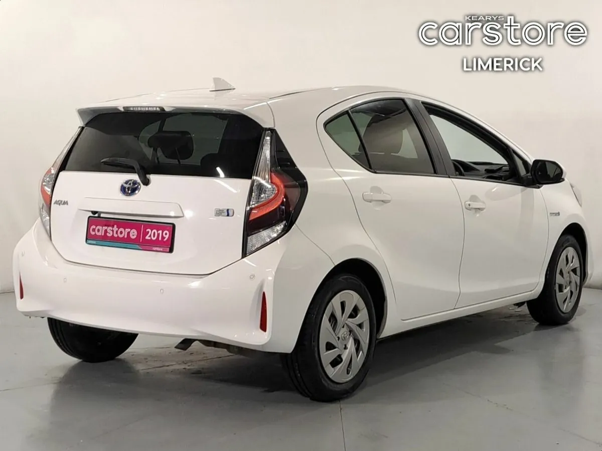 Toyota Aqua 1.5 HYBRID 5 DR - Image 3