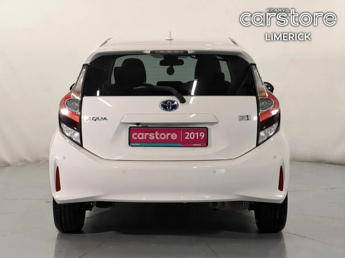 Toyota Aqua 1.5 HYBRID 5 DR - Image 4
