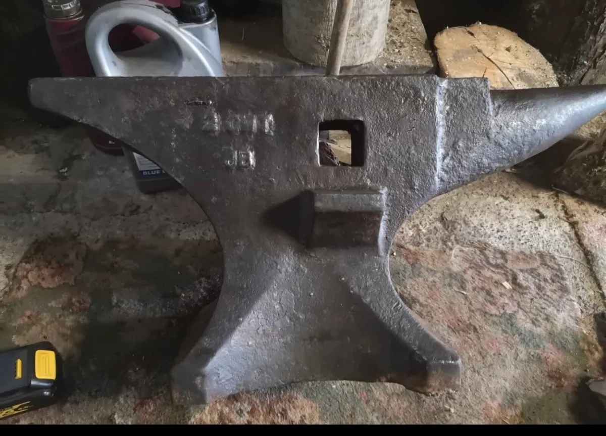 Rare chain makers J B Anvil.  2cwt. - Image 2