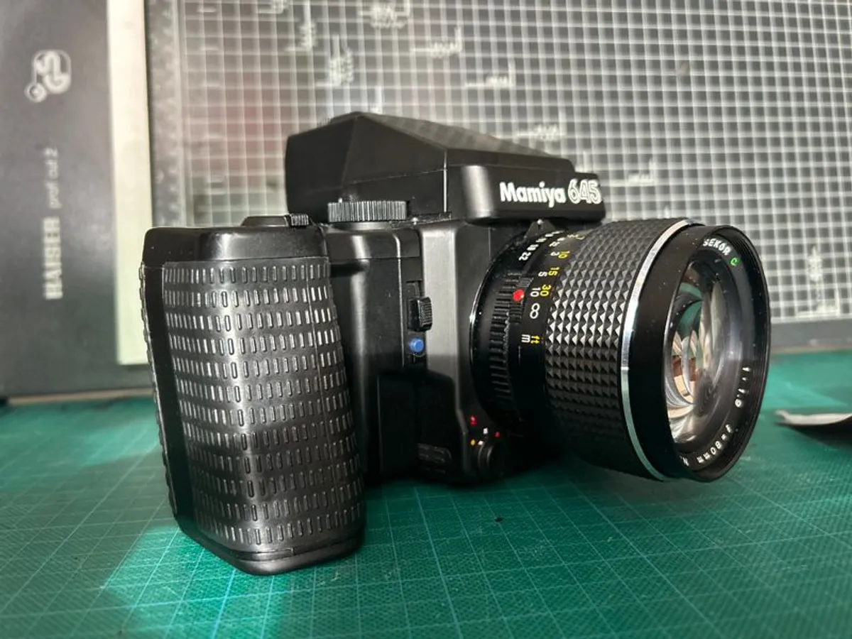 Mamiya 645 Super Kit; Near Mint Condition Recently serviced Mamiya 645 Super with Tamron Sekkor 80mm 1.9 lens; Mamiya 645 AE Prism Finder; Mamiya 645 Super Waist Finder Viewer with magnifier; Mamiya 645 Super Motor Power Winder Grip; Darkslide; Extra Film - Image 2